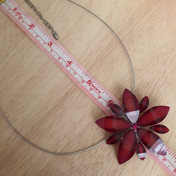 Floral Pendant Necklace - Picture 6 of 8